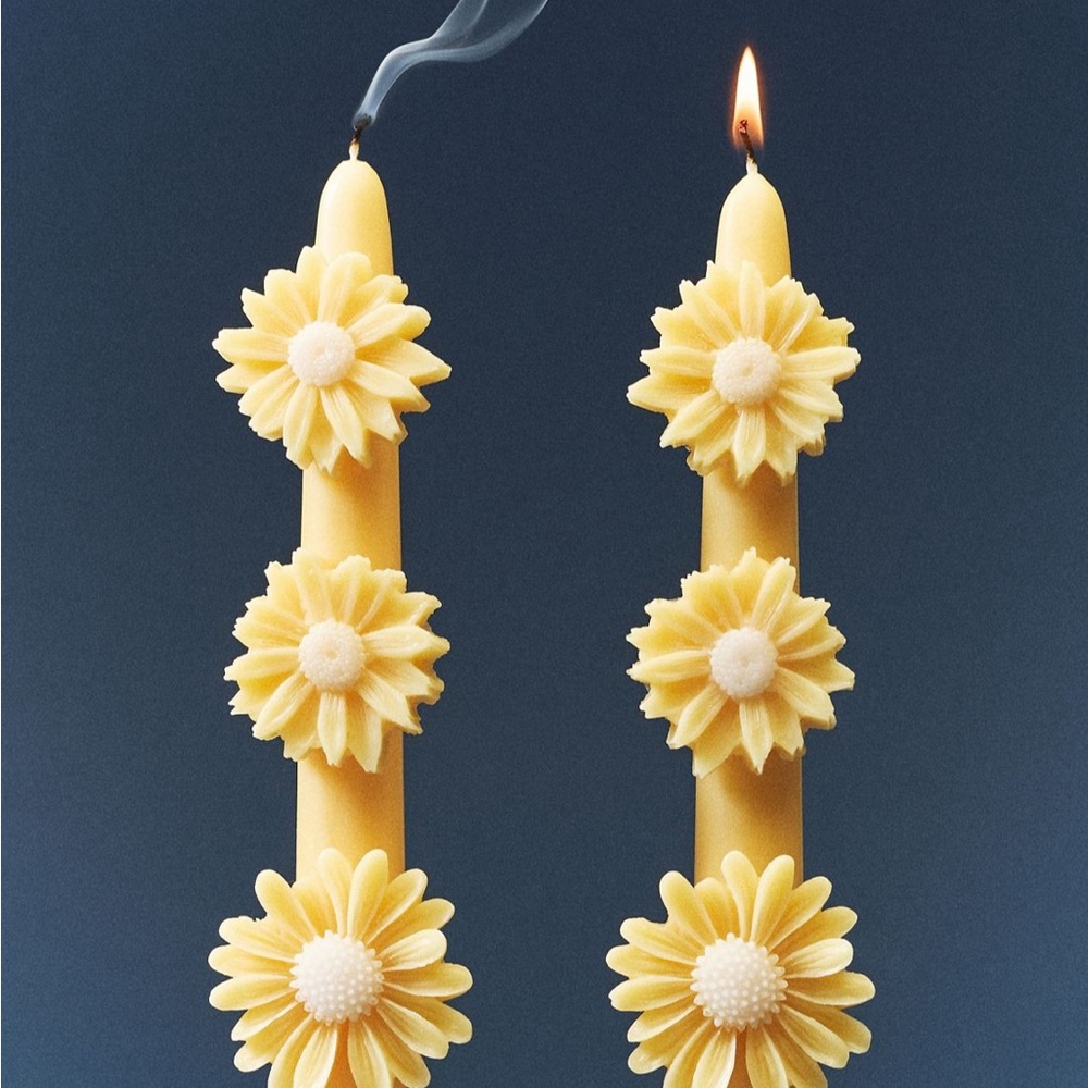 Daisy taper candles
